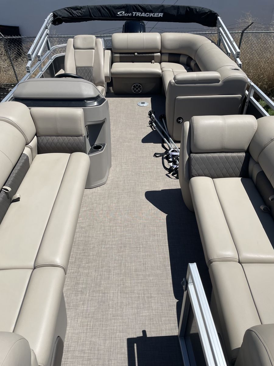 2024 Suntracker Party Barge 20XDLX & Sport Fish