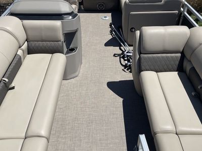 2024 Suntracker Party Barge 20XDLX & Sport Fish