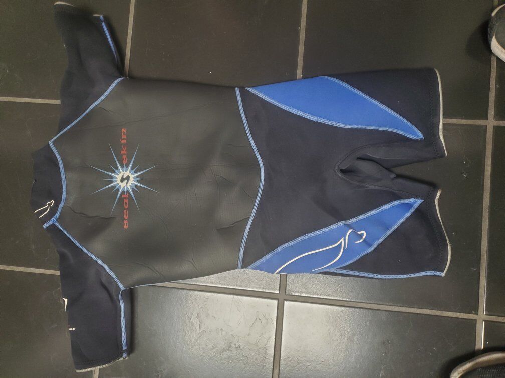 child sized shorty wet suit medium