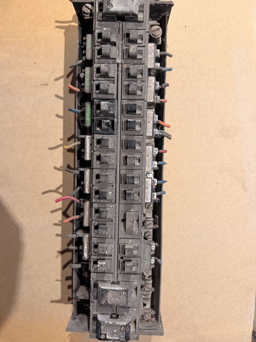 Pushmatic circuit breakers