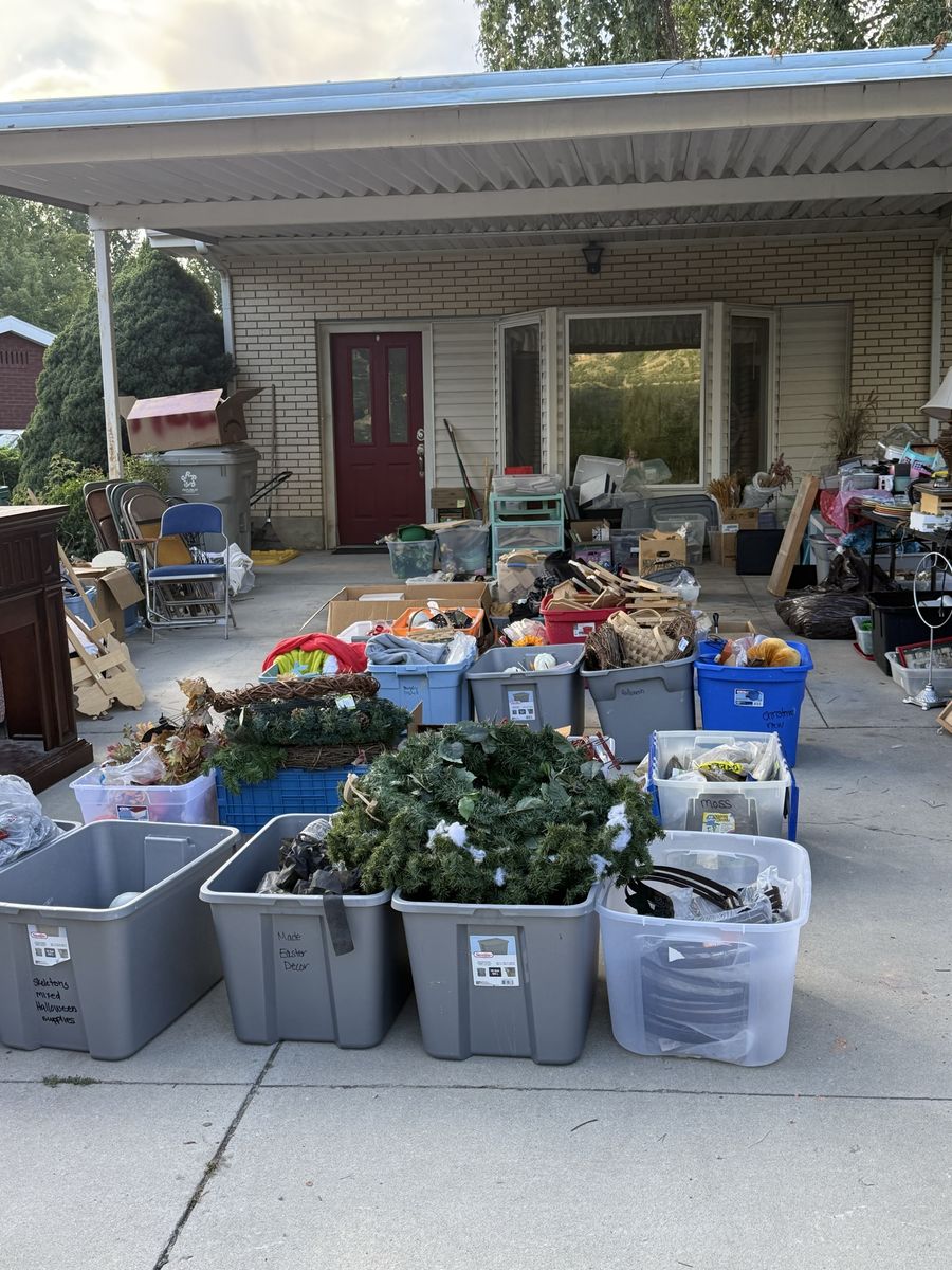 HUGE YARDSALE in Mapleton
