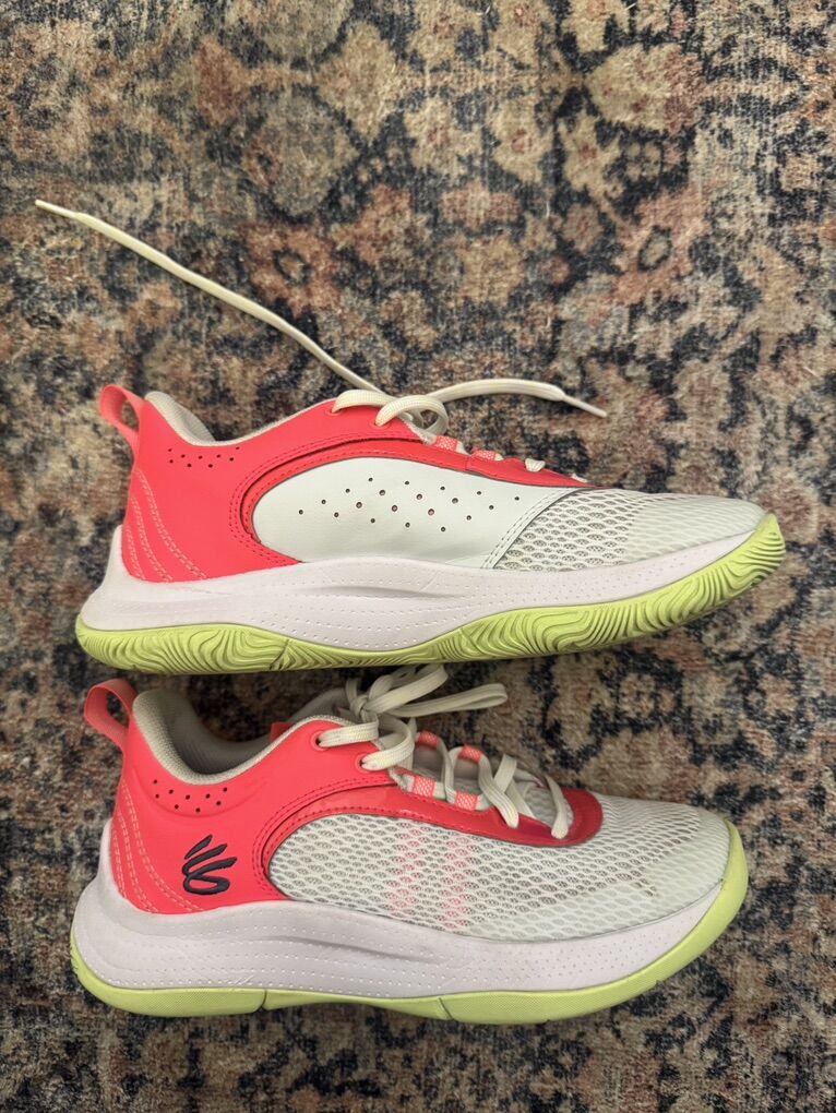 Girls Steph Curry Shoes Size 5.5y