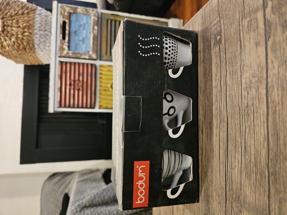 6 espresso cups and saucers