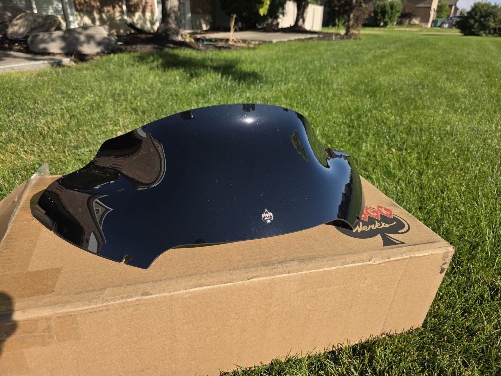Klock Werks 9" Sport Flare Windshield 2015-2023 Road Glide