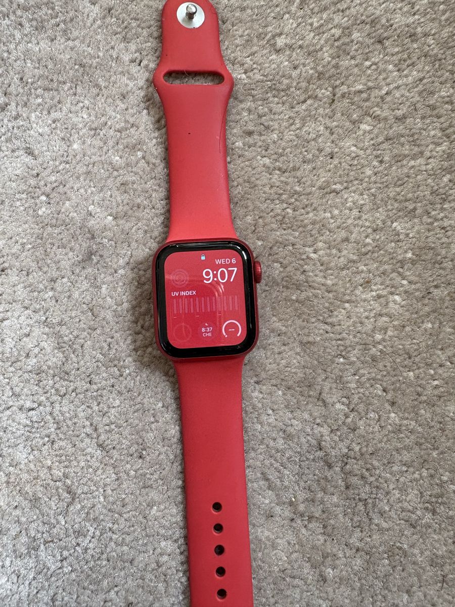 Apple Watch SE 6 40mm -$90