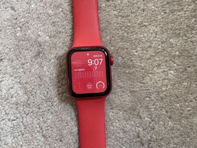 Apple Watch SE 6 40mm -$90