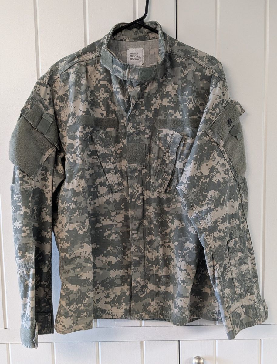 A U.S. Army ACU jacket Universal Camouflage Pattern! combat uniform coat. shirt jacket. airsoft, paintball, hunting. size large