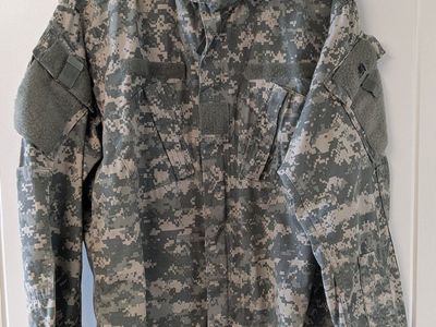 A U.S. Army ACU jacket Universal Camouflage Pattern! combat uniform coat. shirt jacket. airsoft, paintball, hunting. size large