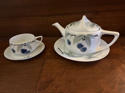 Bavarian Rosenthal Donatello Teapot, Cup & Saucers 1900s
