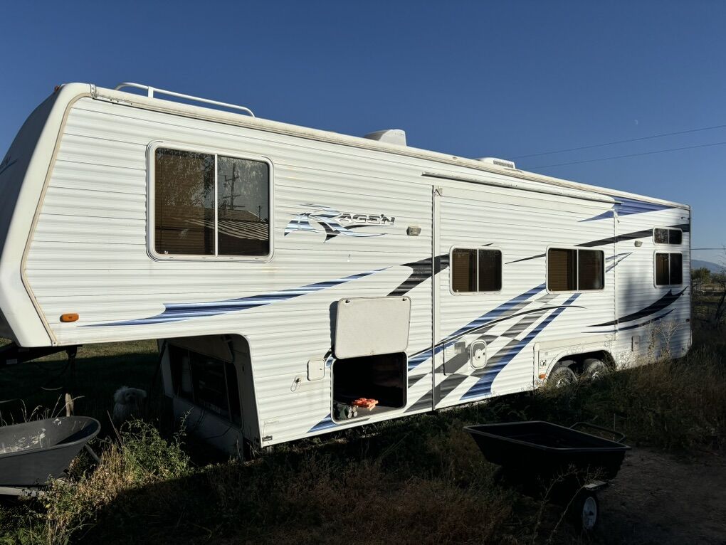 2007 Ragin 5th Wheel Toy Hualer