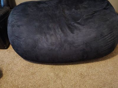 Oversized Bean Bag Chair – Soft & Cozy – Great Condition