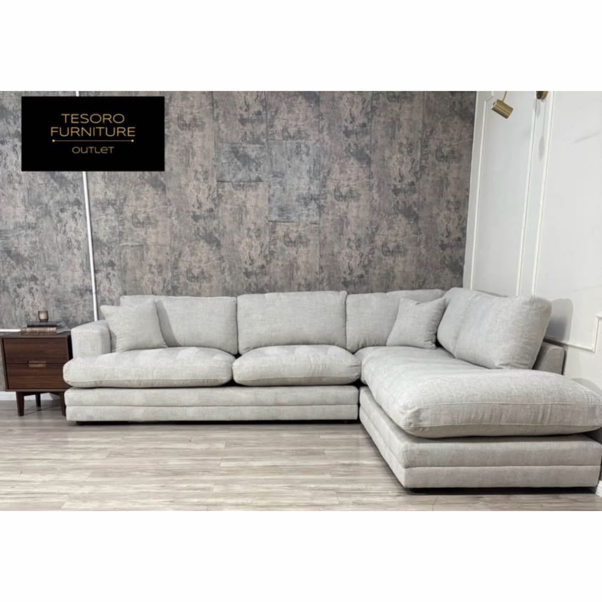 DERRY MODERN SECTIONAL WE OFFER DELIVERY