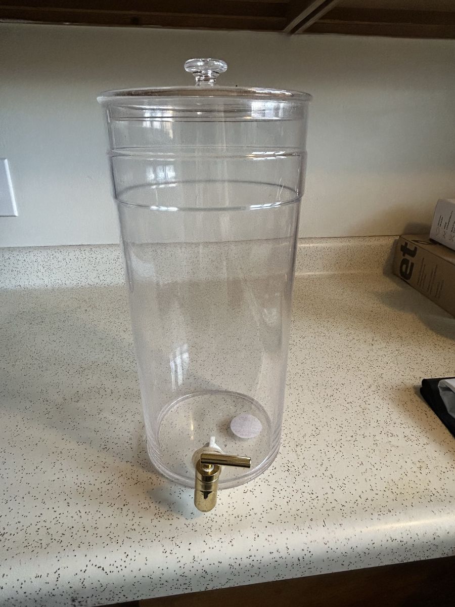 Summertime 1 Gallon Beverage Dispenser $5