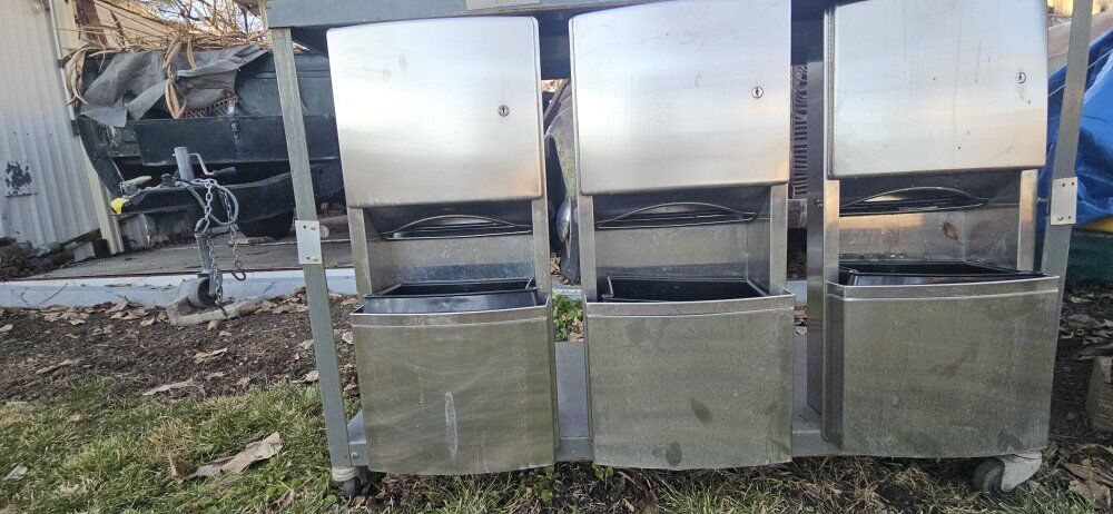 Towel Dispenser like NEW