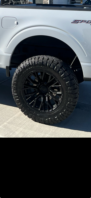 20 Inch Fuel Wheel W/35X12.5 Nitto Ridge Grappler