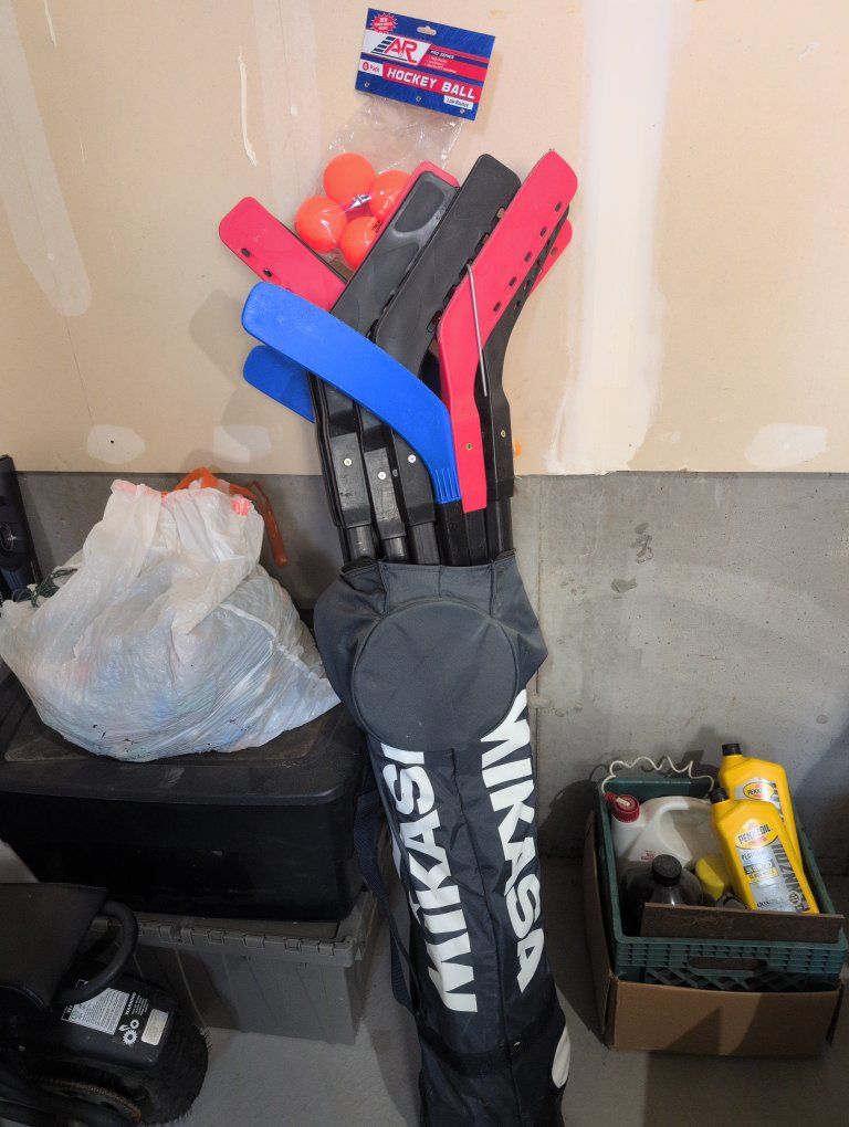 Floor Hockey Sticks with Mikasa Bag and A&R Hockey Balls Set