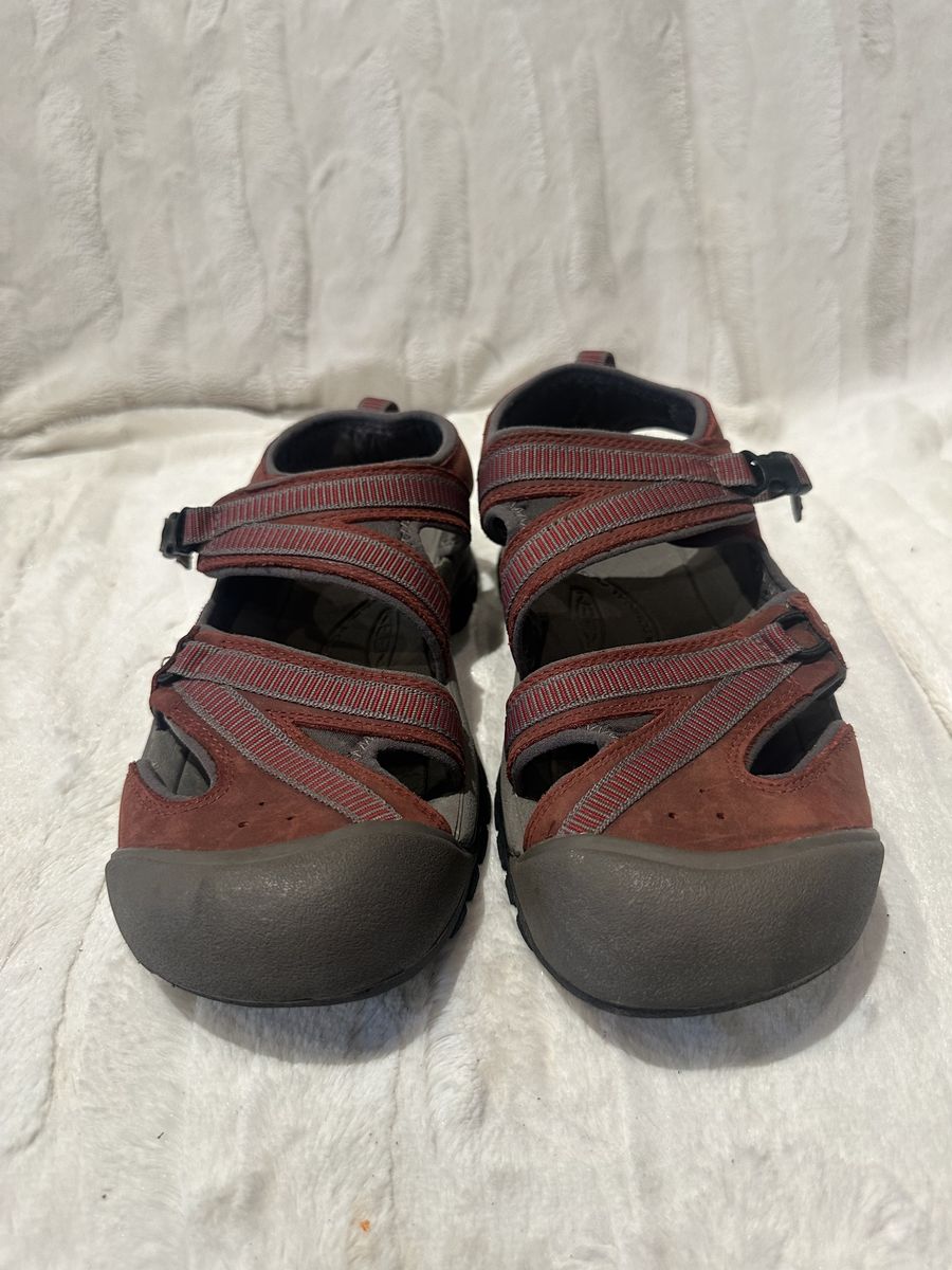 Keen Womens 9.5 Burgundy, Leather, Hiking Sandals