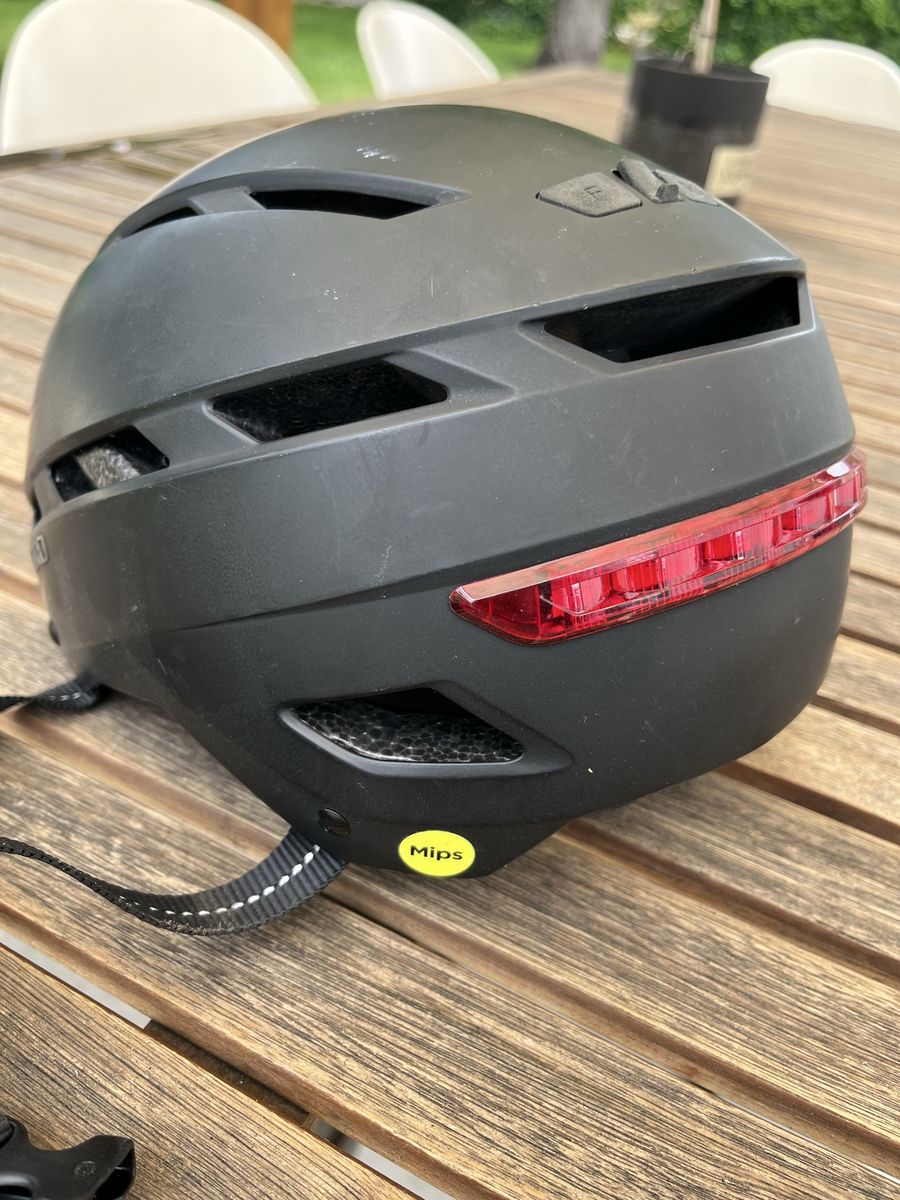 Giro Escape MIPS Helmet