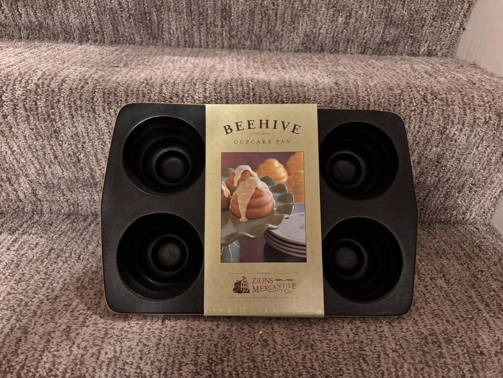Darling Beehive Cupcake Pan Brand New