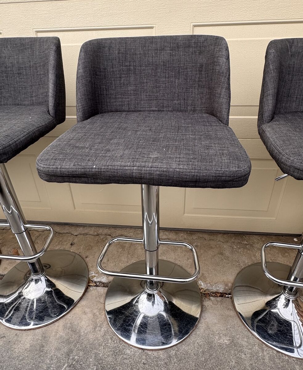 6 ADJUSTABLE HEIGHT BAR STOOLS