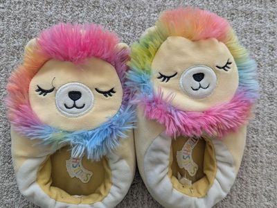 Squishmallow Kids Leonard the Rainbow Lion Slippers, size 13-1