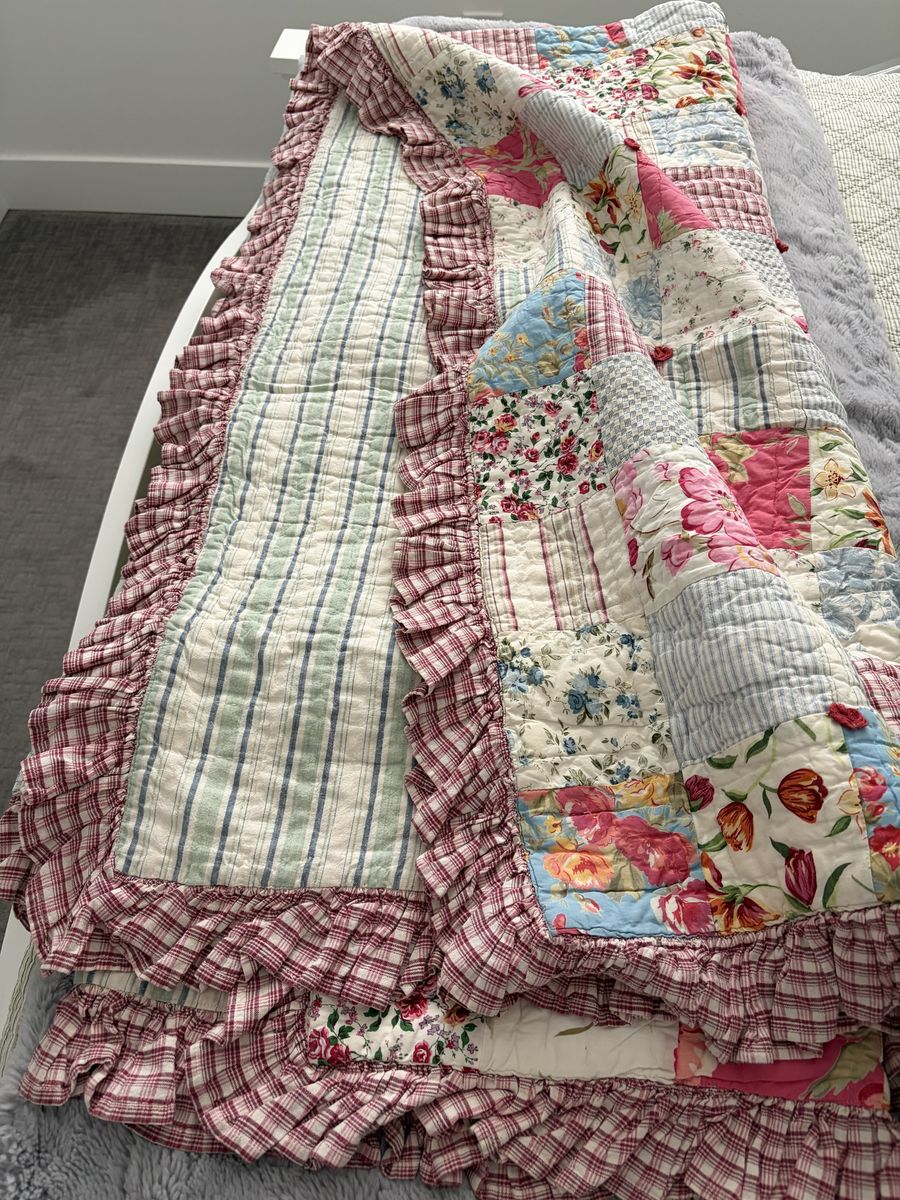 Pottery barn twin quilt and standard pillow sham