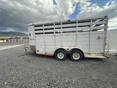 CM Trailers Stock Horse Trailer Dual Axle Bumper Pull White Used