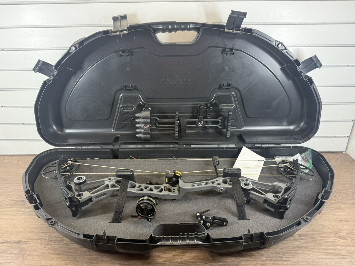 BOWTECH REVOLT X80 80LB COMPOUND BOW W/ ACCESSORIES, SEE DESCRIPTION