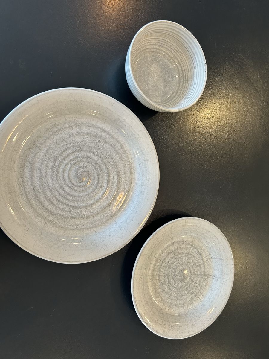 Stoneware dishes