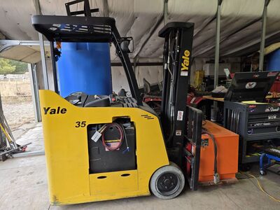 Yale Forklift/Lift Truck 3350 lbs. with Charger