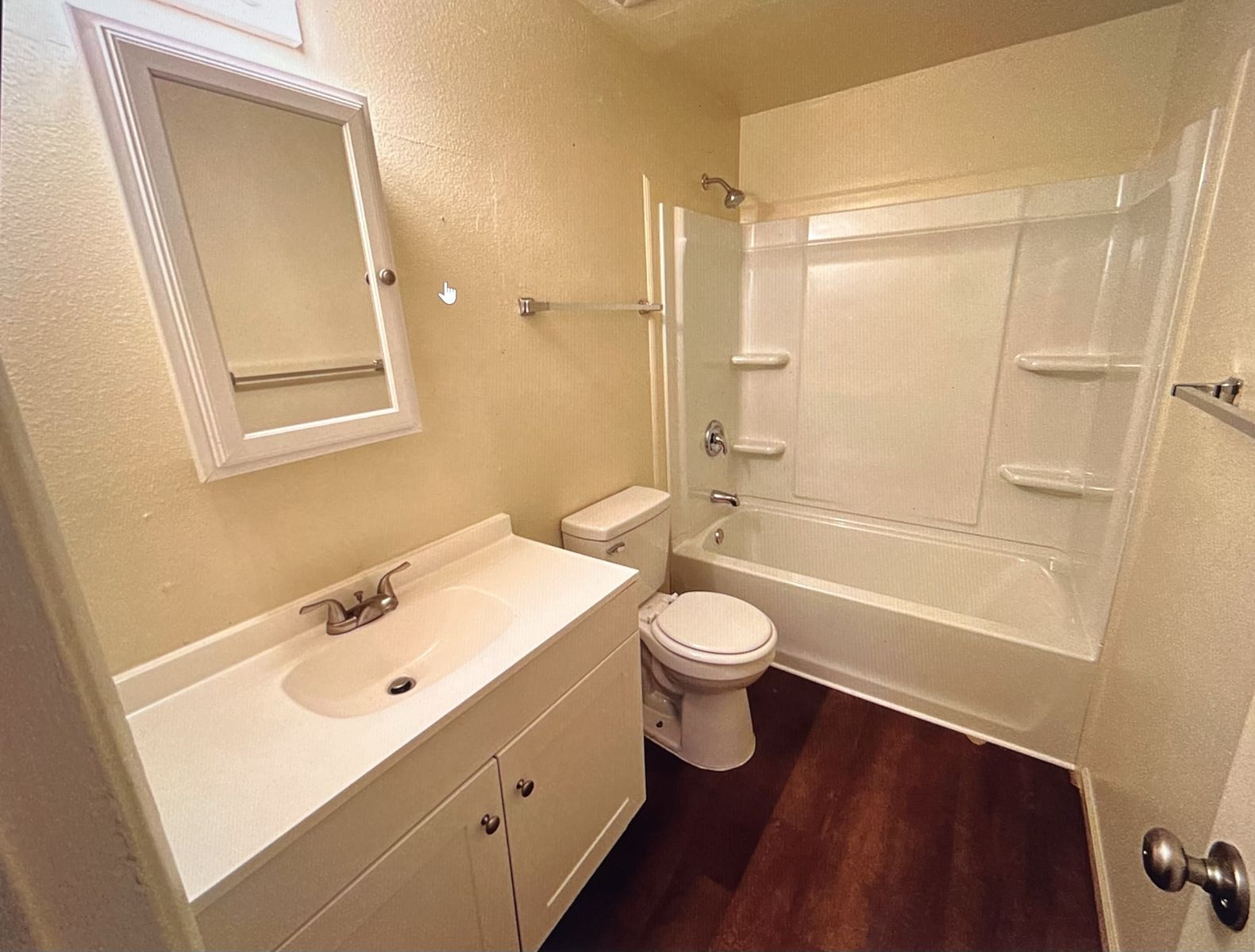 Main image 3