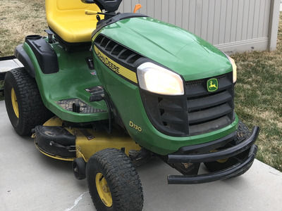 John Deere D130 Lawn Tractor / Lawn Mower