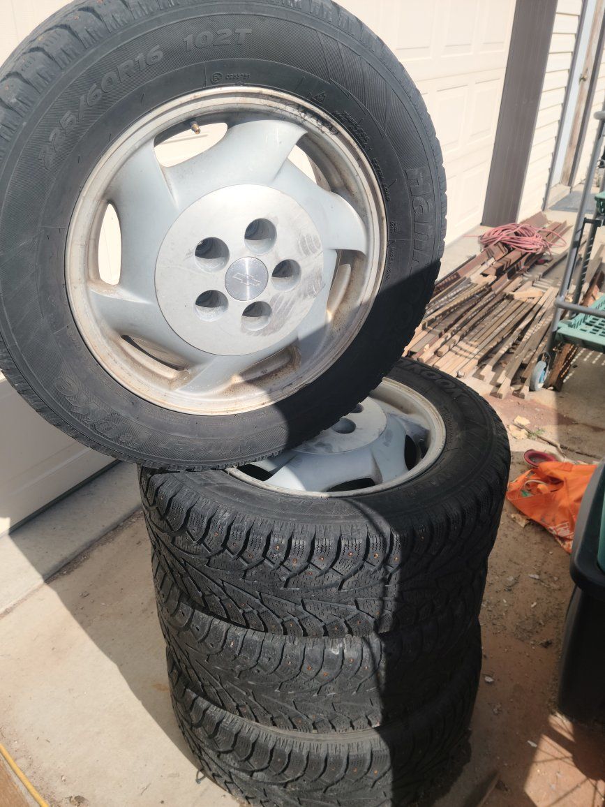 Hankook Winter i*Pike Studded Tires 225/60R16 with Chevrolet Rims