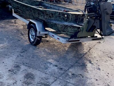 Custom duck hunting / fishing boat