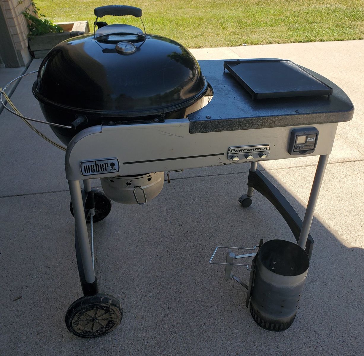 Weber Performer Charcoal Grill – Excellent Condition