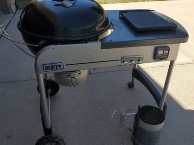 Weber Performer Charcoal Grill – Excellent Condition