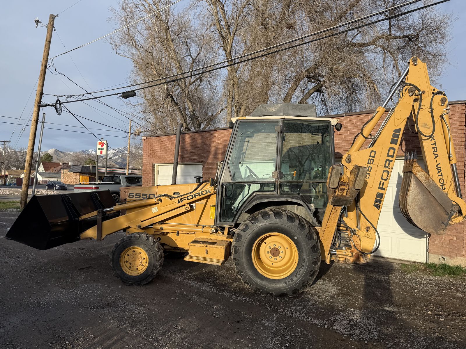 Ford 555D 4x4 backhoe
