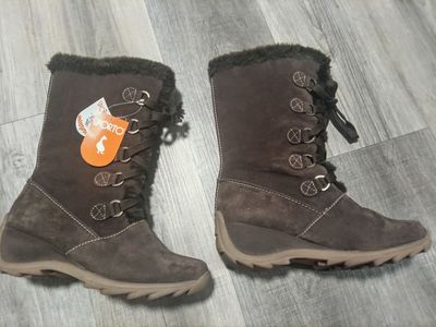 Snow Boots size 8.5 New