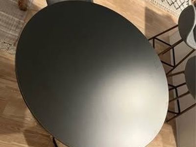 Round Dinner Table + 2 leather chairs