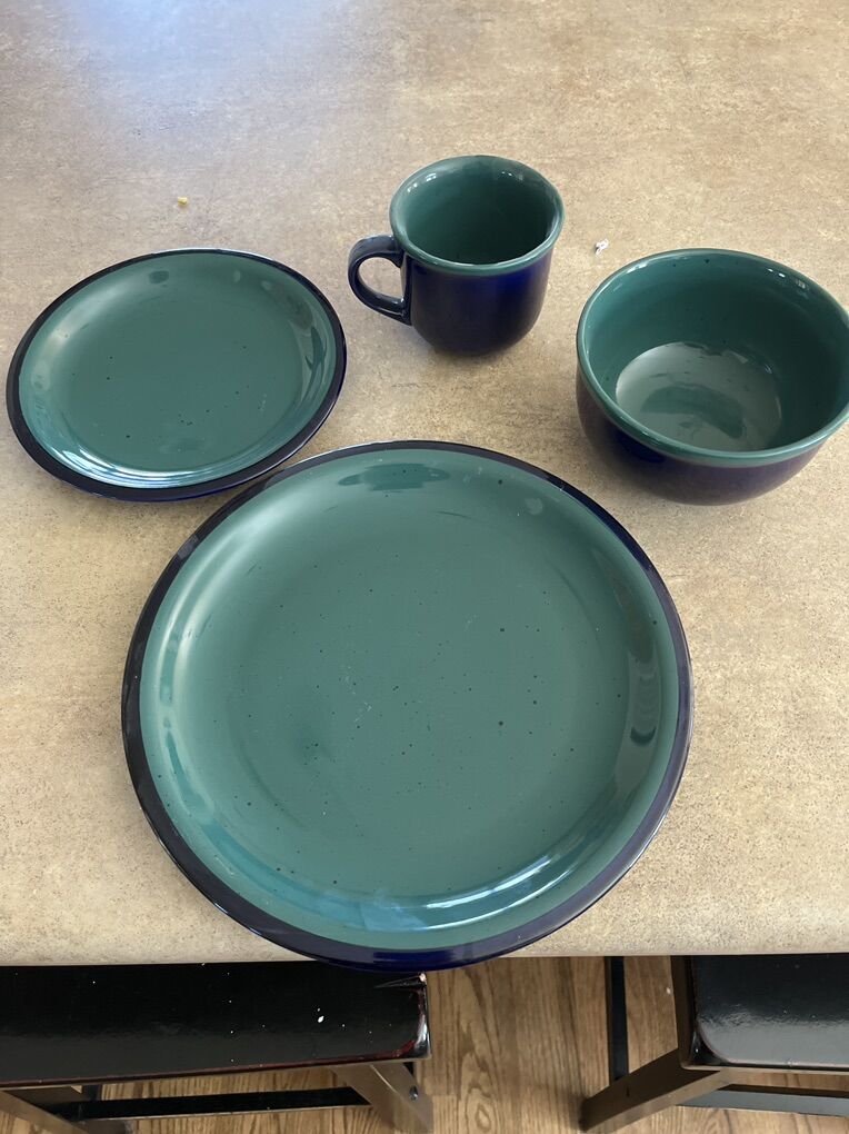 12 Piece Home Trend Dining Dish Set Dinner Plates