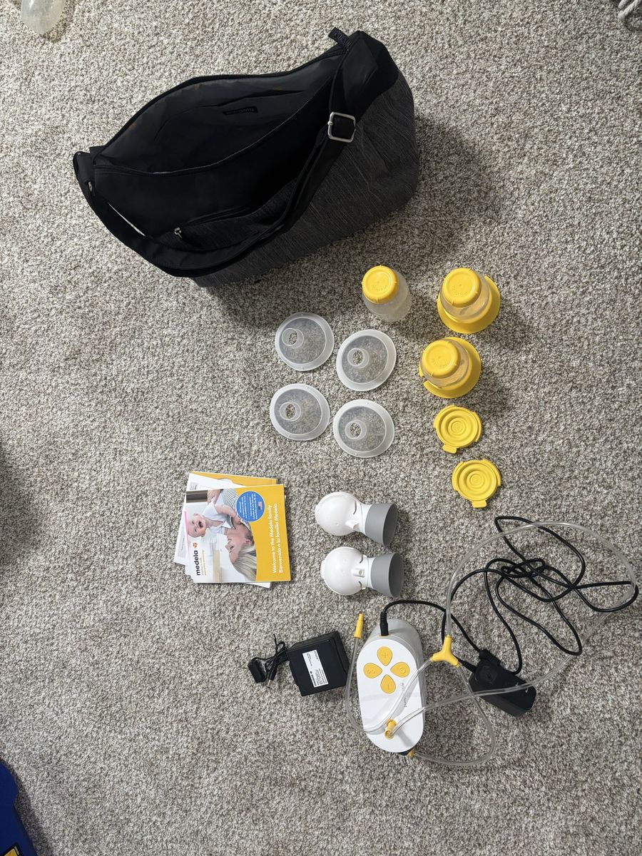 Medela Pump In Style Advanced Breast Pump Tote Bag Kit with Accessories