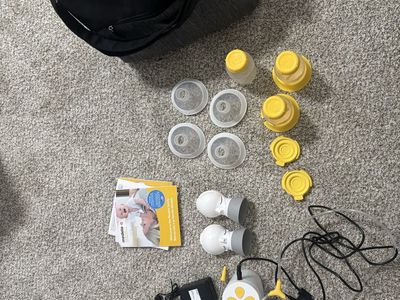 Medela Pump In Style Advanced Breast Pump Tote Bag Kit with Accessories
