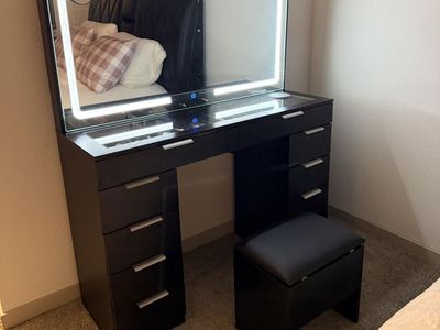 Vanity Desk With Mirror