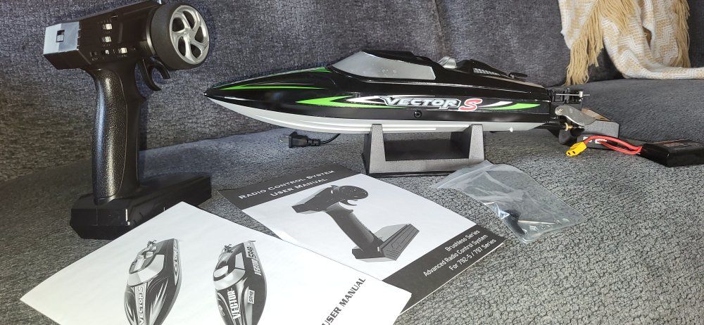 Vector 80cm Remote Control Racing Boat Brushless - RTR with Transmitter & Battery