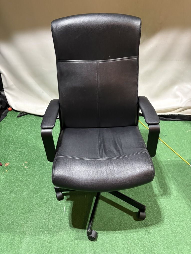 Black Desk Chair