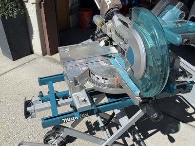 Makita LS1016L Sliding Compound Miter Saw w/Laser
