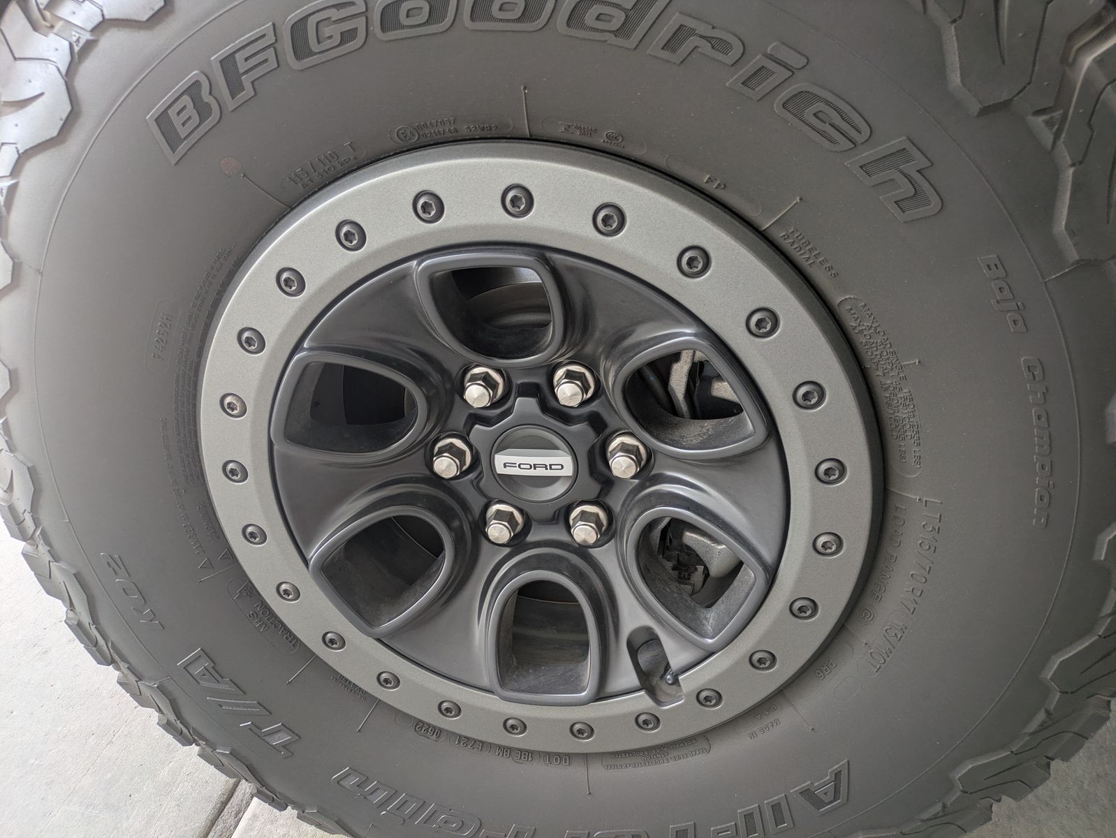Ford F-150 Raptor rims and tires