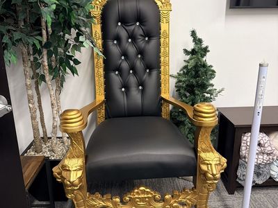 Luxury Gold & Black Tufted Throne Chair - Lion Head Accents, Regal Seating