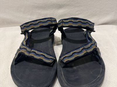 Teva youth size 1 navy/blue/yellow wave, print, hiking sandals