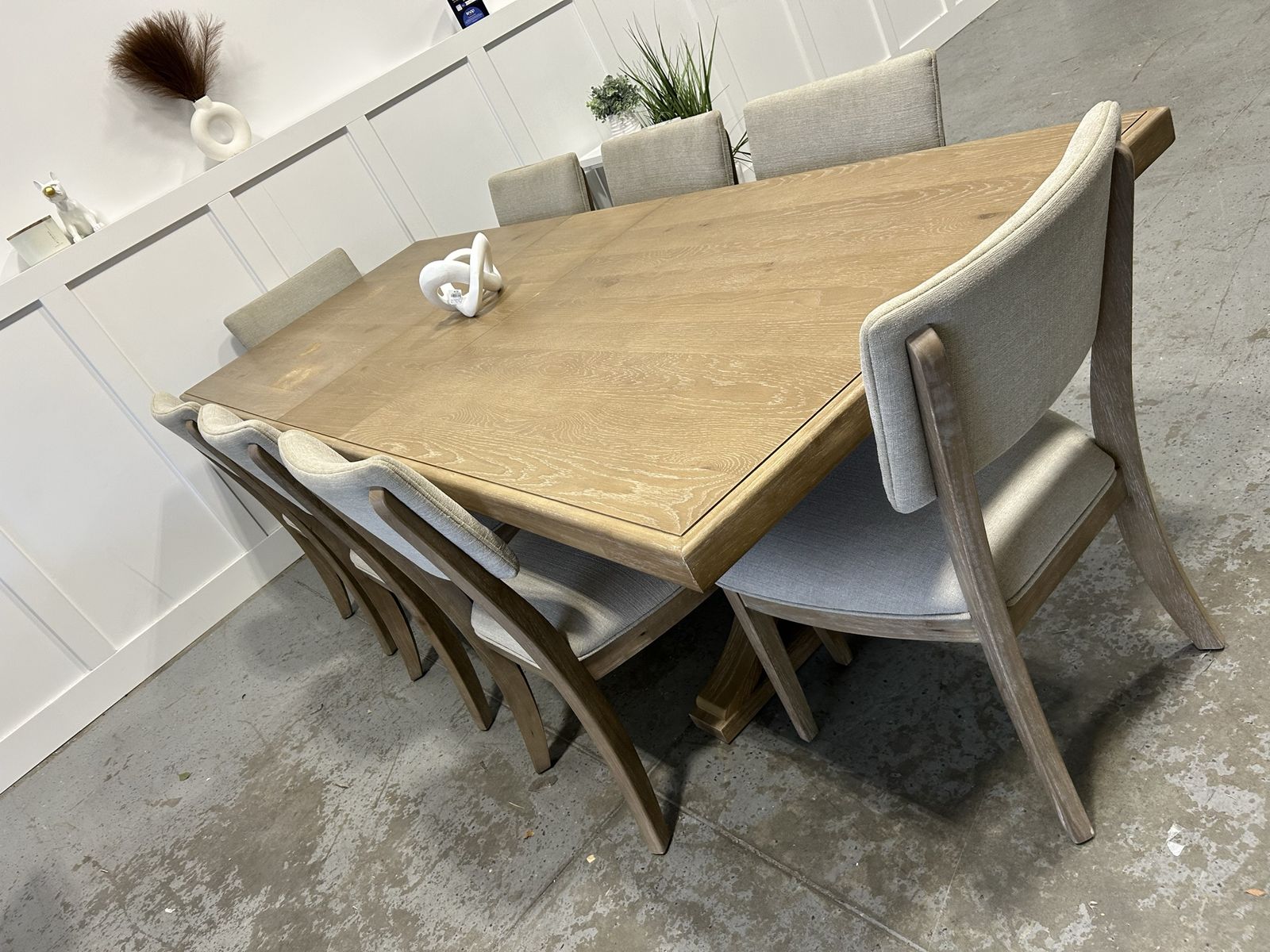 MERCER 9 PIECE DINING SET - DELIVERY & FINANCING AVAILABLE!!